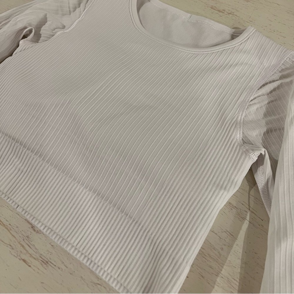 Lululemon ebb to street size 4.